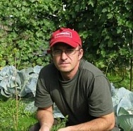 Садоводством и огородничеством начал активно заниматься